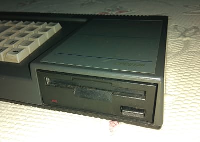 Amstrad CPC 6128, disquetera.