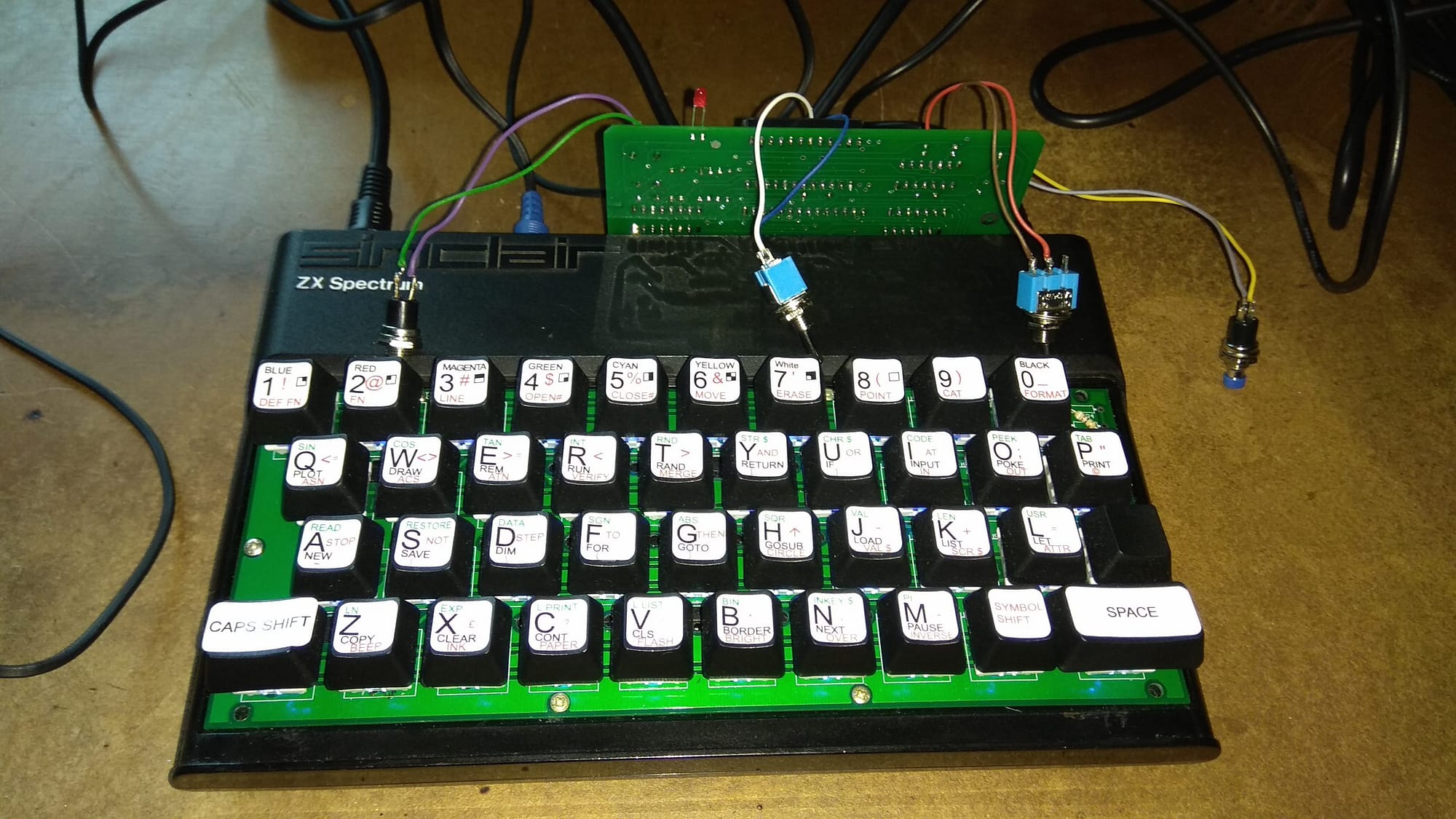 Transtape 3 sin caja montado en Spectrum con teclado mecánico.
