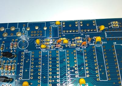 Diodo zener 1N4740A apara circuito entrada EAR.