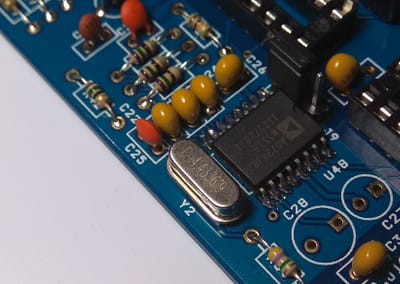 Cristal de cuarzo de bajo perfil de 4.433MHz para generador de señal de vídeo compuesto.