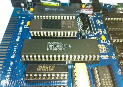 1 Z80A (CPU) insertado en zócalo.