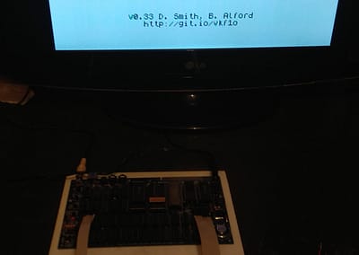 Harlequin funcionando con teclado mecánico y ROM testeo