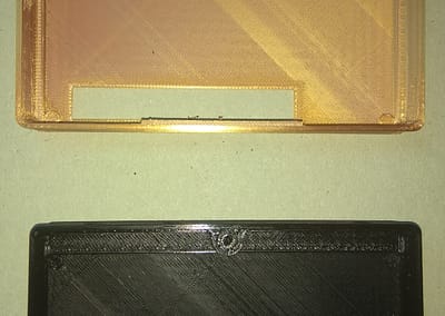 Comparativa de la caja antigua y la corregida (negra)