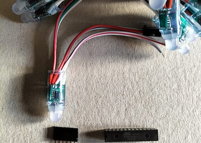 Componentes que he elegido para hacer el montaje sin PCB. Uso condensador y conector hembra de 6 pines para poder reprogramar (esto último es opcional)